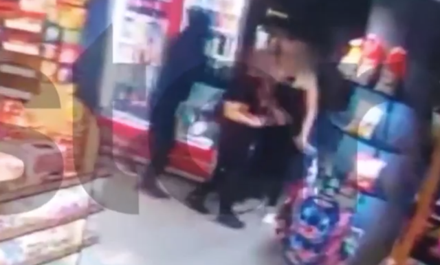 Ληστής απείλησε με μαχαίρι δύο γυναίκες σε μίνι μάρκετ στον Βύρωνα για να πάρει 200 ευρώ από το ταμείο