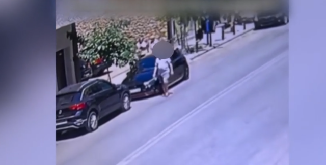Ψάχνουν άνδρα που χαρακώνει αυτοκίνητα στο κέντρο της Αθήνας - Δίνουν αμοιβή σε όποιον βοηθήσει