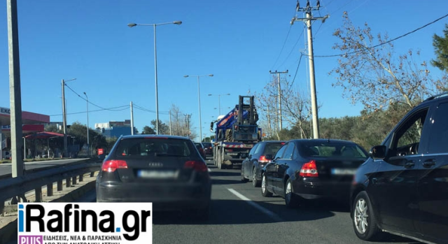 Πικέρμι: Μηχανή συγκρούστηκε με ΙΧ στη Λ. Μαραθώνος