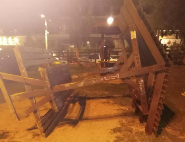 Ανατράπηκε κιόσκι στην Αργυρούπολη, τραυματίσθηκε 10χρονος - Δείτε φωτογραφία και βίντεο
