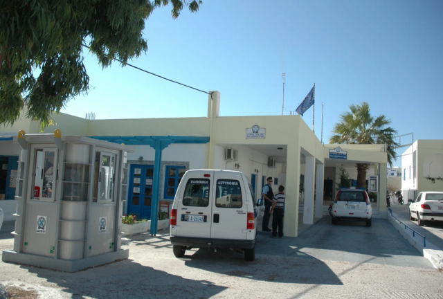 Τρεις συλλήψεις για μαστροπεία σε νυχτερινό κέντρο στη Σαντορίνη - Αστυνομικός προσποιήθηκε τον πελάτη