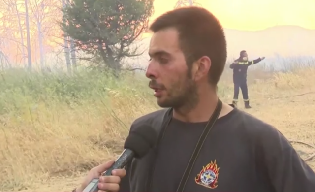 Συγκλονίζει εθελοντής πυροσβέστης για τη φωτιά στο Κρυονέρι: «Είπα ότι θα καώ ζωντανός»