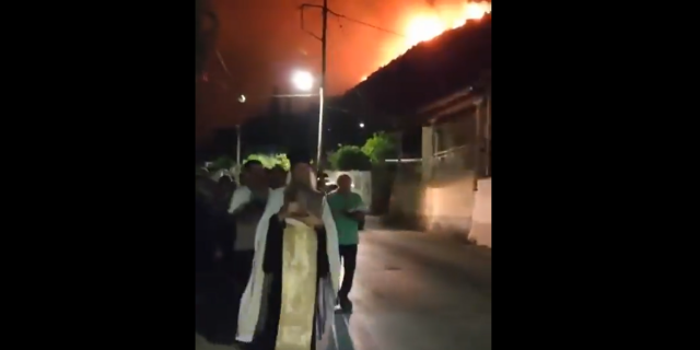 Στη Ζάκυνθο έκαναν λιτανεία για τη φωτιά στην περιοχή Λιθακιά - Δείτε βίντεο
