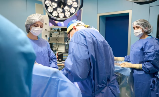 Τι προβλέπει η απόφαση για τα χειρουργεία από ιδιώτες γιατρούς στα δημόσια νοσοκομεία - Γεωργιάδης: ΕΣΥ και ιδιωτικός τομέας συναντώνται π class=