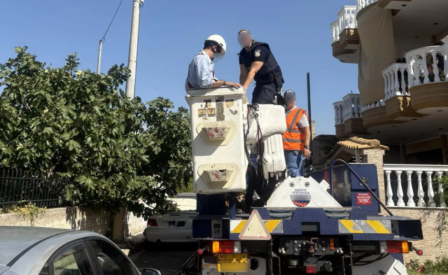 Drone, ΟΠΚΕ και ΔΙ.ΑΣ. σε μεγάλη επιχείρηση στο Μενίδι - 10 συλλήψεις για όπλα, κλοπές ρεύματος και παραβάσεις ΚΟΚ