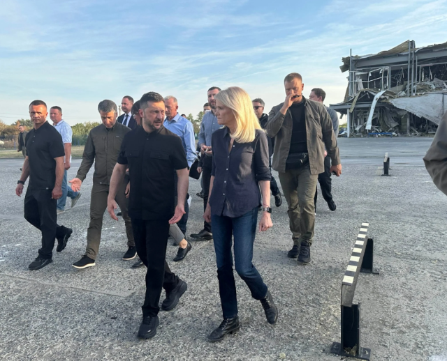 Ο Ζελένσκι αποκαλεί τον Πούτιν τρομοκράτη και απορρίπτει πρόταση για συνάντηση στη Μόσχα - «Αν θέλει, ας έρθει αυτός στο Κίεβο»