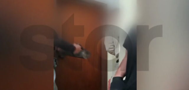 «Αστυνομία, ακίνητος» - Η στιγμή της εισβολής της ΕΛΑΣ σε διαμέρισμα διακινητή ναρκωτικών στην Ελευσίνα