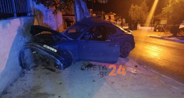 Χανιά: Οδηγός έχασε τον έλεγχο του αυτοκινήτου του και καρφώθηκε σε τοίχο - Δείτε φωτογραφίες