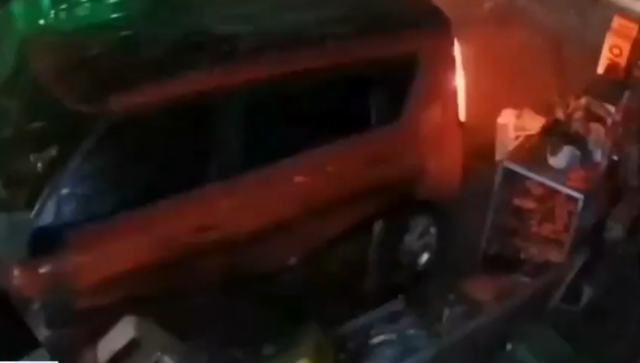 Αριζόνα: Διαρρήκτες μπούκαραν με αυτοκίνητο σε κατάστημα με είδη καπνού - Έφυγαν με ηλεκτρονικά τσιγάρα