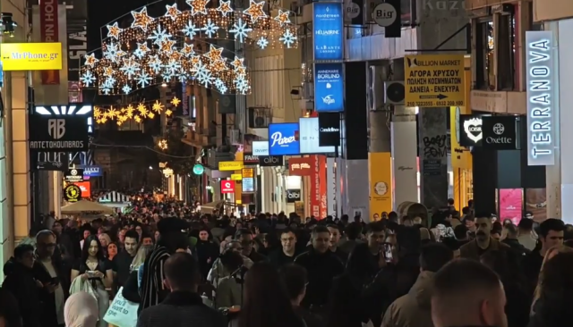 Η Black Friday... μετατέθηκε για Σάββατο - «Προσκύνημα» καταναλωτών στην Ερμού, δείτε βίντεο