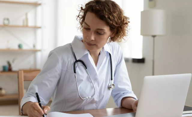 ΑΥΞΗΣΗ 30% ΓΙΑ ΤΟΥΣ ΣΥΜΒΕΒΛΗΜΕΝΟΥΣ ΓΙΑΤΡΟΥΣ ΤΟΥ ΕΟΠΥΥ ΑΝΑΚΟΙΝΩΣΕ Ο ΓΕΩΡΓΙΑΔΗΣ