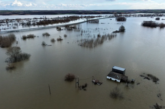 &Tau;&omicron;&nu; &sigma;&tau;&rho;&alpha;&tau;ό &zeta;&eta;&tau;ά &tau;&omicron; &Sigma;&omicron;&upsilon;&phi;&lambda;ί &gamma;&iota;&alpha; &tau;&omicron; &alpha;&nu;ά&chi;&omega;&mu;&alpha; &sigma;&tau;&omicron; &Tau;&upsilon;&chi;&epsilon;&rho;ό, &phi;ό&beta;&omicron;&iota; &gamma;&iota;&alpha; &alpha;&pi;ώ&lambda;&epsilon;&iota;&alpha; 40.000 &sigma;&tau;&rho;&epsilon;&mu;&mu;ά&tau;&omega;&nu; &alpha;&pi;ό &tau;&iota;&sigmaf; &pi;&lambda;&eta;&mu;&mu;ύ&rho;&epsilon;&sigmaf; &sigma;&tau;&omicron;&nu; Έ&beta;&rho;&omicron;
