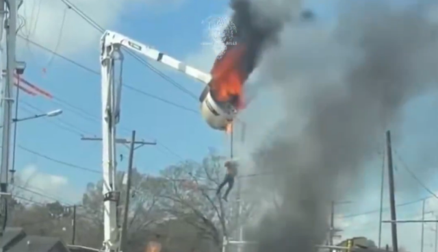 &Tau;&rho;&omicron;&mu;&alpha;&kappa;&tau;&iota;&kappa;ό &alpha;&tau;ύ&chi;&eta;&mu;&alpha; &sigma;&tau;&iota;&sigmaf; &Eta;&Pi;&Alpha;: &Epsilon;&rho;&gamma;ά&tau;&eta;&sigmaf; &kappa;&rho;&epsilon;&mu;ά&sigma;&tau;&eta;&kappa;&epsilon; &sigma;&tau;&omicron; &kappa;&epsilon;&nu;ό &alpha;&phi;&omicron;ύ έ&pi;&iota;&alpha;&sigma;&epsilon; &phi;&omega;&tau;&iota;ά &tau;&omicron; &kappa;&alpha;&lambda;ά&theta;&iota; &sigma;&tau;&omicron; &omicron;&pi;&omicron;ί&omicron; &beta;&rho;&iota;&sigma;&kappa;ό&tau;&alpha;&nu;, &delta;&epsilon;ί&tau;&epsilon; &beta;ί&nu;&tau;&epsilon;&omicron;