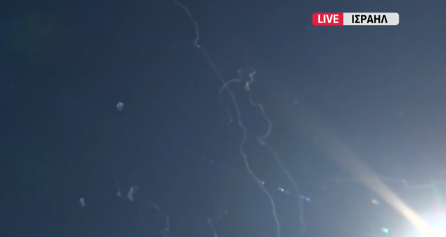 &Eta; &sigma;&tau;&iota;&gamma;&mu;ή &tau;&eta;&sigmaf; &kappa;&alpha;&tau;ά&rho;&rho;&iota;&psi;&eta;&sigmaf; &iota;&rho;&alpha;&nu;&iota;&kappa;ώ&nu; &pi;&upsilon;&rho;&alpha;ύ&lambda;&omega;&nu; &alpha;&pi;ό &tau;&eta;&nu; &alpha;&epsilon;&rho;&omicron;ά&mu;&upsilon;&nu;&alpha; &tau;&omicron;&upsilon; &Iota;&sigma;&rho;&alpha;ή&lambda;: &laquo;&Epsilon;ί&nu;&alpha;&iota; &alpha;&kappa;&rho;&iota;&beta;ώ&sigmaf; &alpha;&pi;ό &pi;ά&nu;&omega; &mu;&alpha;&sigmaf;&raquo;