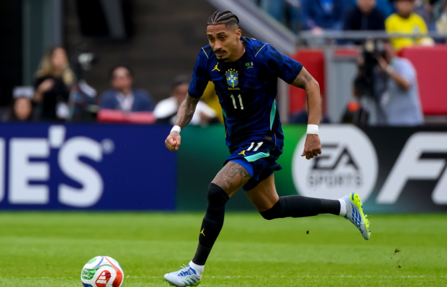 Ραφίνια: Τραυματίστηκε στο φιλικό της Βραζιλίας και μένει για περισσότερο από ένα μήνα εκτός δράσης ο άσος της Μπαρτσελόνα