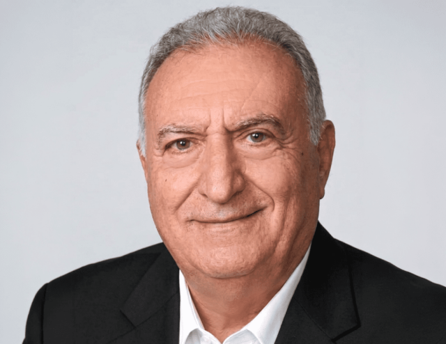 &Pi;έ&theta;&alpha;&nu;&epsilon; &omicron; &gamma;&nu;&omega;&sigma;&tau;ό&sigmaf; &kappa;&omicron;&sigma;&mu;&eta;&mu;&alpha;&tau;&omicron;&pi;ώ&lambda;&eta;&sigmaf; &Sigma;έ&rho;&kappa;&omicron;&sigmaf; &Tau;&zeta;&alpha;&nu;&iota;&kappa;&iota;ά&nu; &sigma;&epsilon; &eta;&lambda;&iota;&kappa;ί&alpha; 82 &epsilon;&tau;ώ&nu;