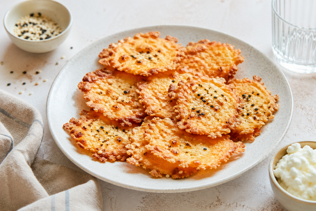&Tau;&alpha; &pi;&rho;&omega;&tau;&epsilon;ϊ&nu;&iota;&kappa;ά &kappa;&alpha;&iota; keto, &tau;&upsilon;&rho;έ&nu;&iota;&alpha; chips &mu;&epsilon; έ&nu;&alpha; &mu;ό&nu;&omicron; &upsilon;&lambda;&iota;&kappa;ό &ndash; &Eta; viral &sigma;&upsilon;&nu;&tau;&alpha;&gamma;ή