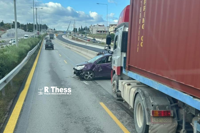 ΦΟΡΤΗΓΟ ΣΥΓΚΡΟΥΣΤΗΚΕ ΜΕ ΑΥΤΟΚΙΝΗΤΟ ΣΤΟΝ ΠΕΡΙΦΕΡΕΙΑΚΟ ΘΕΣΣΑΛΟΝΙΚΗΣ, ΔΕΙΤΕ ΒΙΝΤΕΟ