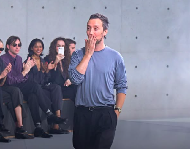 «Εις το επανιδείν» ο Anthony Vaccarello αποχωρεί επισήμως από τον Saint Laurent | Επικαιρότητα στο LivePress.gr
