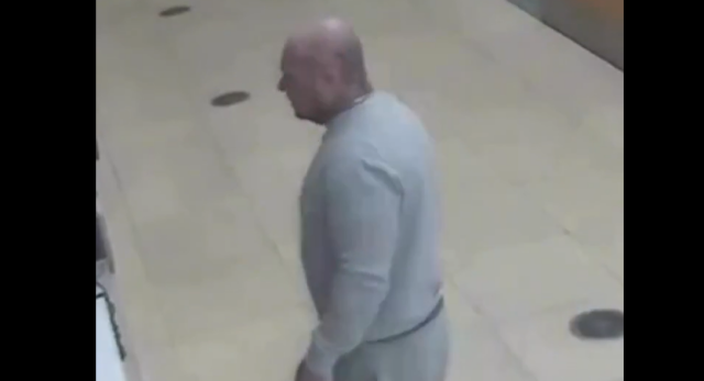 Δολοφόνησε τη γυναίκα του με σφυρί, την έβαλε στον καταψύκτη και πήγε στο τμήμα λέγοντας «σκότωσα τη γυναίκα μου», δείτε βίντεο
