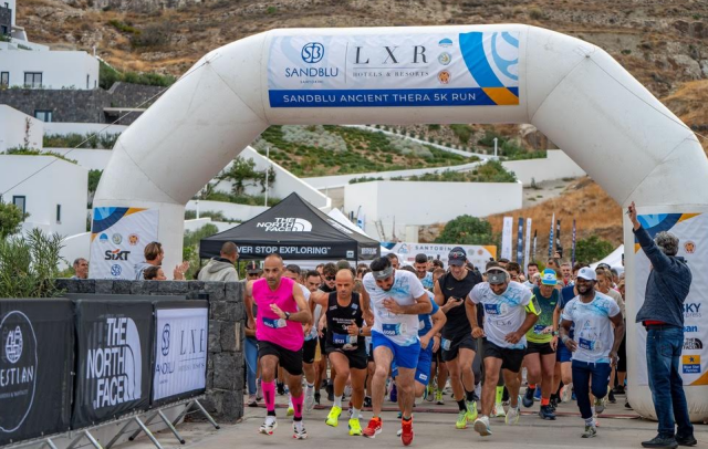 Santorini Experience 2026: Περισσότερες από 3.600 συμμετοχές, αθλητές από 42 χώρες και ένα βάθρο παγκόσμιας κλάσης