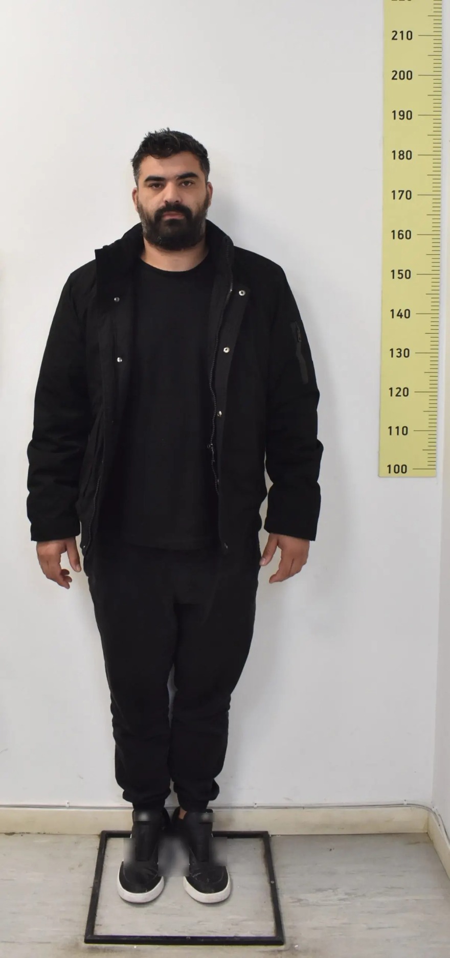 Μέγαρα: Αυτή είναι η «καφετζού» και οι συνεργοί της που απέσπασαν 850.000 ευρώ από 72χρονο