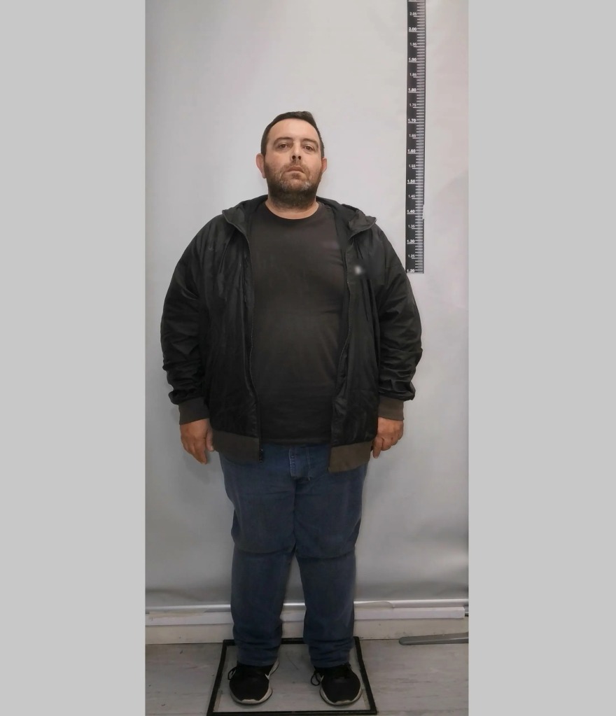 Μέγαρα: Αυτή είναι η «καφετζού» και οι συνεργοί της που απέσπασαν 850.000 ευρώ από 72χρονο