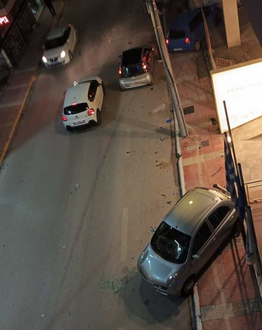 Βίντεο - σοκ: Η στιγμή που το αυτοκίνητο πέφτει πάνω στους πεζούς στη Λούτσα και σκοτώνει 24χρονο μπροστά στα μάτια της μάνας και της  γιαγιάς του