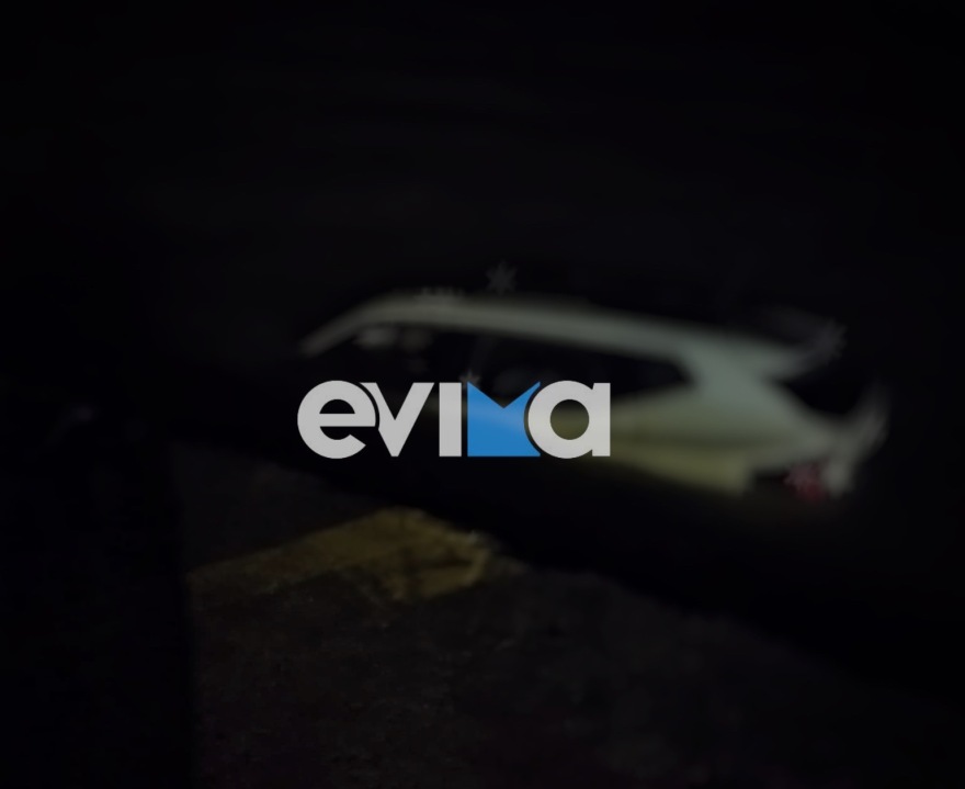 Αυτοκίνητο έπεσε στη θάλασσα στο λιμάνι Νέων Στύρων, σώοι οι τέσσερις επιβαίνοντες