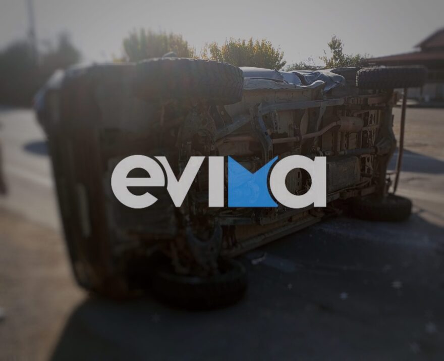 Εύβοια: Αγροτικό αναποδογύρισε στη μέση του δρόμου μετά από τροχαίο, δείτε φωτογραφίες