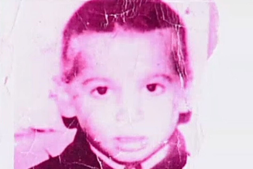 &Delta;&epsilon;&nu; &epsilon;ί&nu;&alpha;&iota; &mu;ό&nu;&omicron; &omicron; &mu;&iota;&kappa;&rho;ό&sigmaf; Ά&lambda;&epsilon;&xi; &sigma;&tau;&eta; &Beta;έ&rho;&omicron;&iota;&alpha;: &Omicron;&iota; &epsilon;&xi;&alpha;&phi;&alpha;&nu;ί&sigma;&epsilon;&iota;&sigmaf; &pi;&alpha;&iota;&delta;&iota;ώ&nu; &pi;&omicron;&upsilon; &sigma;&upsilon;&gamma;&kappa;&lambda;ό&nu;&iota;&sigma;&alpha;&nu; &tau;&eta;&nu; &Epsilon;&lambda;&lambda;ά&delta;&alpha; &kappa;&alpha;&iota; &pi;&alpha;&rho;&alpha;&mu;έ&nu;&omicron;&upsilon;&nu; &alpha;&nu;&epsilon;&xi;&iota;&chi;&nu;ί&alpha;&sigma;&tau;&epsilon;&sigmaf; &mu;έ&chi;&rho;&iota; &sigma;ή&mu;&epsilon;&rho;&alpha;