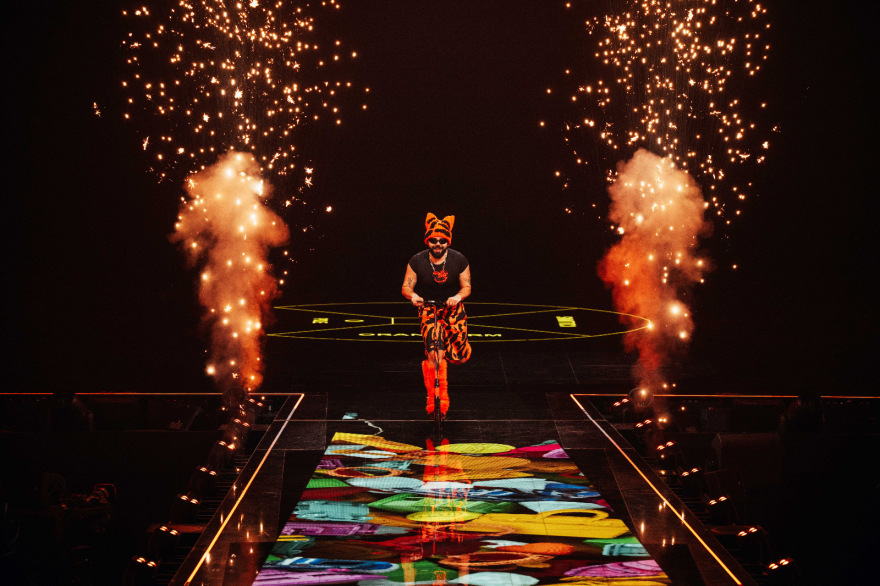 Eurovision 2026: &Omicron;&iota; &phi;&omega;&tau;&omicron;&gamma;&rho;&alpha;&phi;ί&epsilon;&sigmaf; &alpha;&pi;ό &tau;&eta;&nu; &pi;&rho;ώ&tau;&eta; &pi;&rho;ό&beta;&alpha; &tau;&omicron;&upsilon; &Alpha;&kappa;ύ&lambda;&alpha;, &mu;&epsilon; &pi;&alpha;&tau;ί&nu;&iota; &sigma;&tau;&eta; &sigma;&kappa;&eta;&nu;ή &tau;&eta;&sigmaf; &Beta;&iota;έ&nu;&nu;&eta;&sigmaf;
