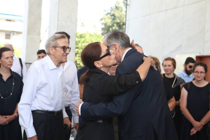 Στο Α΄ Νεκροταφείο το μνημόσυνο για τον έναν χρόνο από τον θάνατο της Λένας Σαμαρά