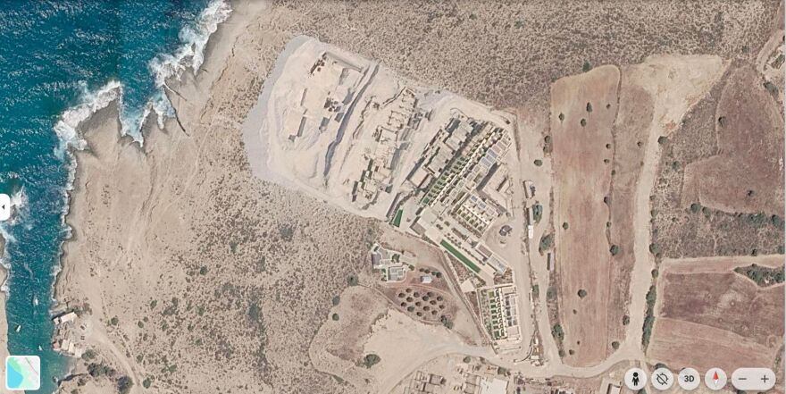 Ούτε γάτα, ούτε ζημιά με το White Coast στη Μήλο: Κρίθηκε εκπρόθεσμη η προσφυγή στο ΣτΕ και η εταιρεία συνεχίζει το «οικολογικό τέρας»