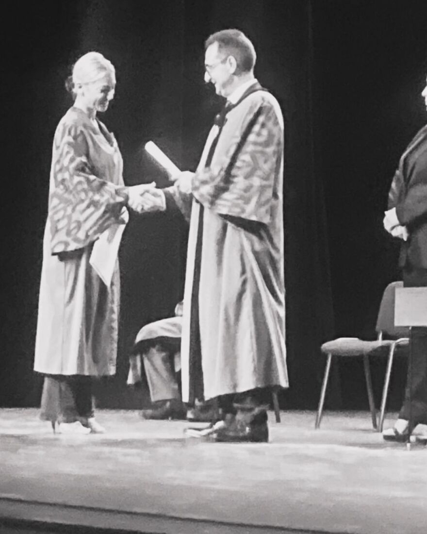 Βανέσσα Αδαμοπούλου: Ορκίστηκε για το μεταπτυχιακό της - Μια διαδρομή απελευθερωτική και σπουδαία, γράφει