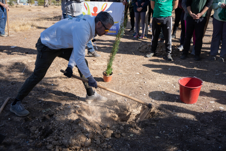 Η δράση που πρασινίζει τον δήμο Αχαρνών