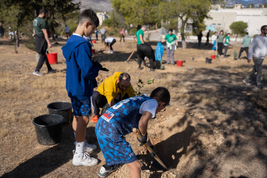 Η δράση που πρασινίζει τον δήμο Αχαρνών