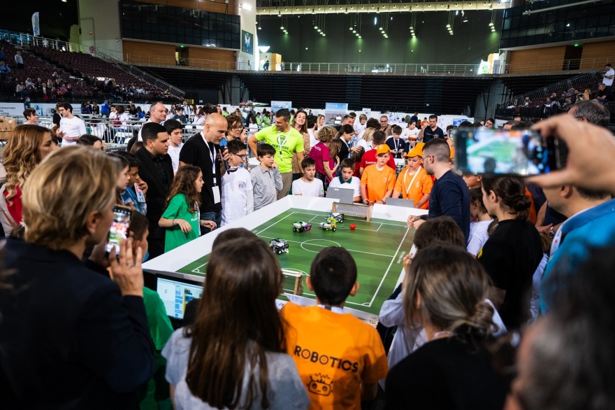 Μια δεκαετία αφιερωμένη στην εκπαιδευτική ρομποτική και στην ανάπτυξη των ψηφιακών δεξιοτήτων των νέων