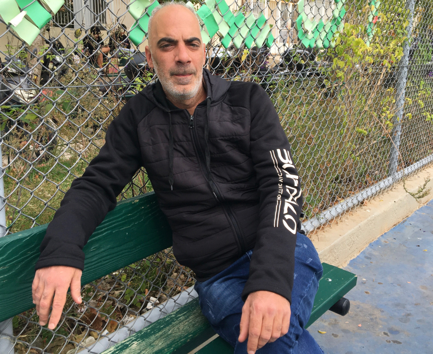 Ο μουσικός Μανώλης Ρακιντζής για την αγκαλιά του Ξαρχάκου: «Βλέπω ξανά και ξανά το βίντεο, μου δίνει χαμόγελο και δύναμη»