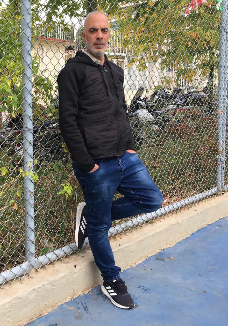 Ο μουσικός Μανώλης Ρακιντζής για την αγκαλιά του Ξαρχάκου: «Βλέπω ξανά και ξανά το βίντεο, μου δίνει χαμόγελο και δύναμη»