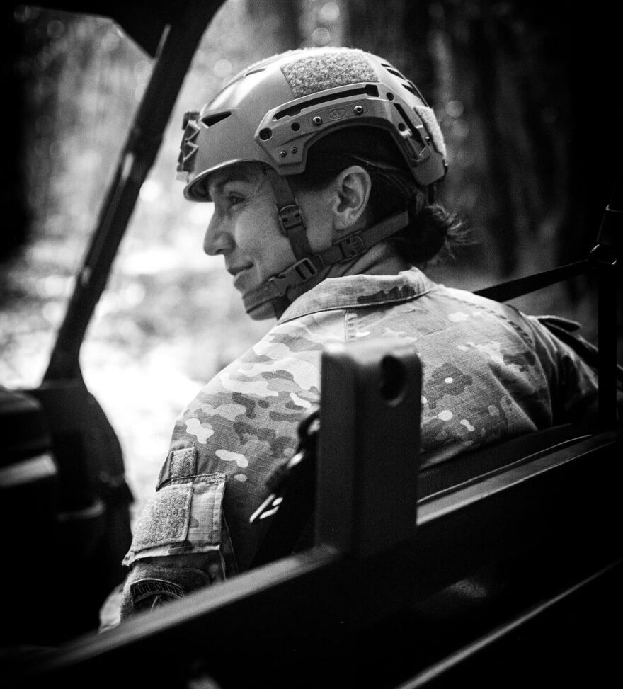 Τέλσι Γκάμπαρντ: Βετεράνος του Ιράκ, πρώην Δημοκρατική και εκλεκτή του Τραμπ - Η νέα επικεφαλής των μυστικών υπηρεσιών