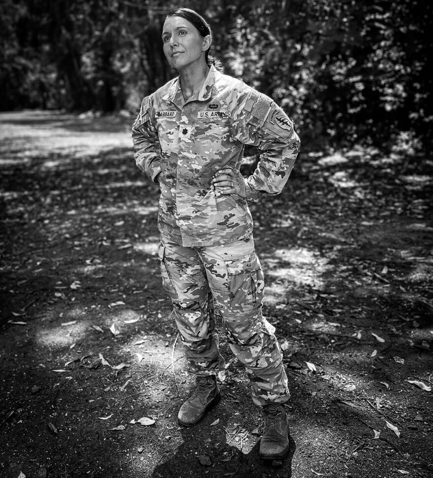 Τέλσι Γκάμπαρντ: Βετεράνος του Ιράκ, πρώην Δημοκρατική και εκλεκτή του Τραμπ - Η νέα επικεφαλής των μυστικών υπηρεσιών