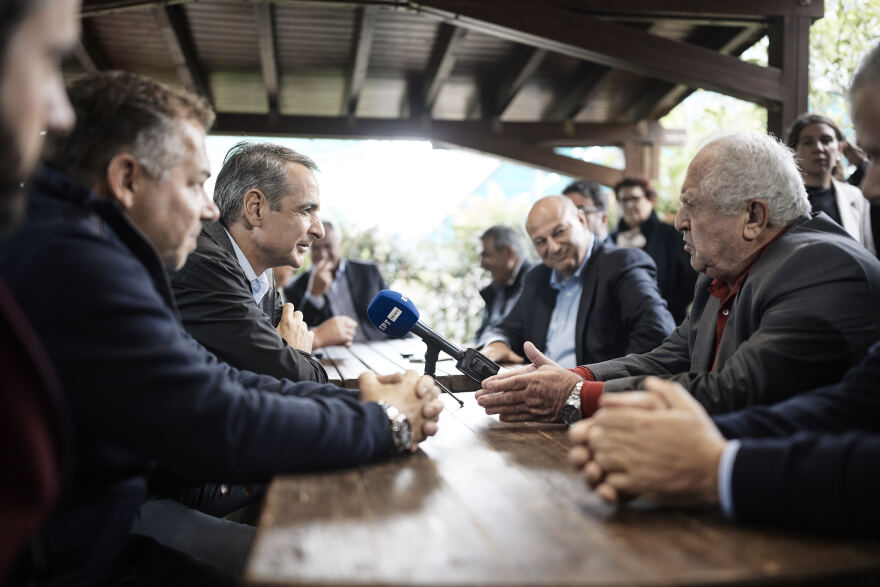 Επίσκεψη Μητσοτάκη σε φυτώρια στο Καπανδρίτι: Στήριξη των θερμοκηπιακών καλλιεργειών με 150 εκατ. ευρώ