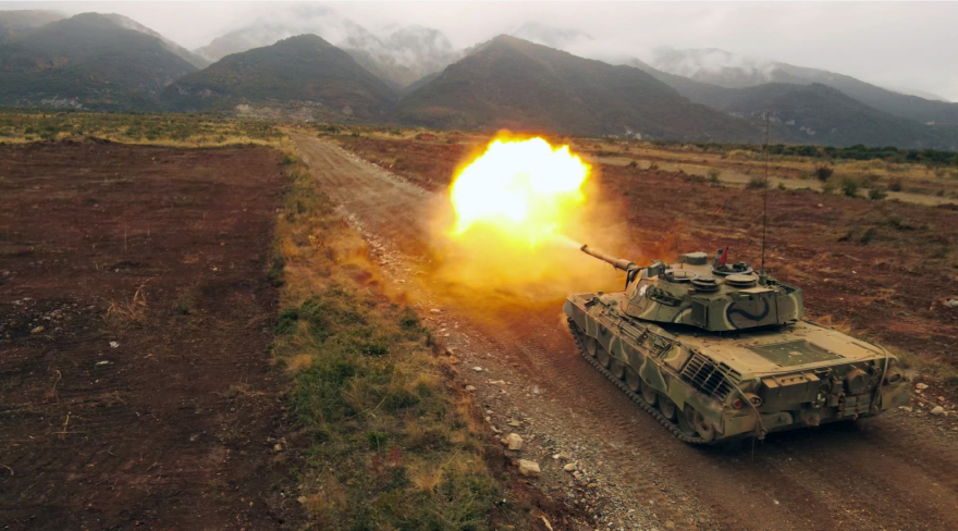 Εντυπωσιακές εικόνες από βολές αρμάτων Leopard στο Λιτόχωρο - Δείτε βίντεο