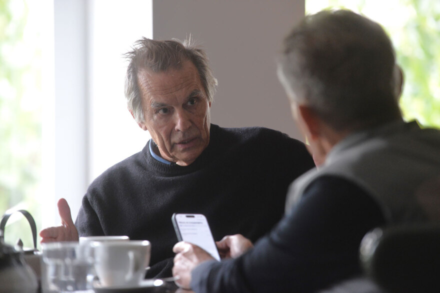 Ο Γιώργος Οικονόμου στον Δημήτρη Δανίκα για το Πολυτεχνείο: Η σφαίρα μπήκε στην πλάτη μου και σφηνώθηκε στην αορτή