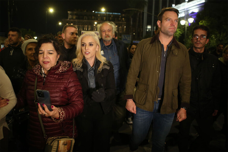 Ένταση και σπρωξιές στην πορεία για το Πολυτεχνείο μεταξύ ΑΝΤΑΡΣΥΑ και υποστηρικτών του Κασσελάκη - Δείτε βίντεο