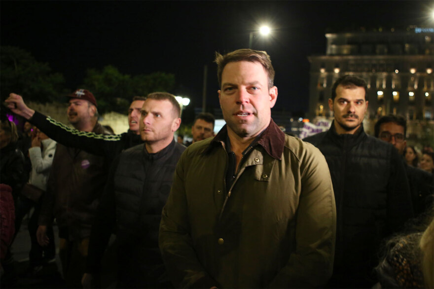 Ένταση και σπρωξιές στην πορεία για το Πολυτεχνείο μεταξύ ΑΝΤΑΡΣΥΑ και υποστηρικτών του Κασσελάκη - Δείτε βίντεο