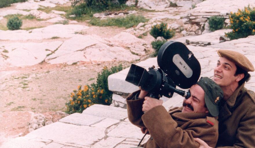 Μια ζωή Λούφα και Παραλλαγή: Η ανεπανάληπτη σάτιρα του Νίκου Περάκη για τη χούντα