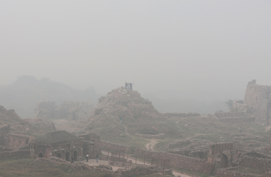 Ινδία: Σε ακραία επίπεδα η ρύπανση του αέρα στο Δελχί – 15 φορές πάνω από τα ανεκτά επίπεδα