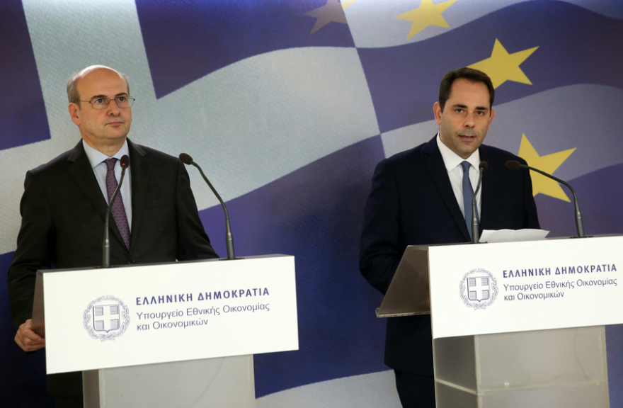 Προϋπολογισμός: Ανάπτυξη 2,3% και €1,1 δισ. νέες παροχές το 2025